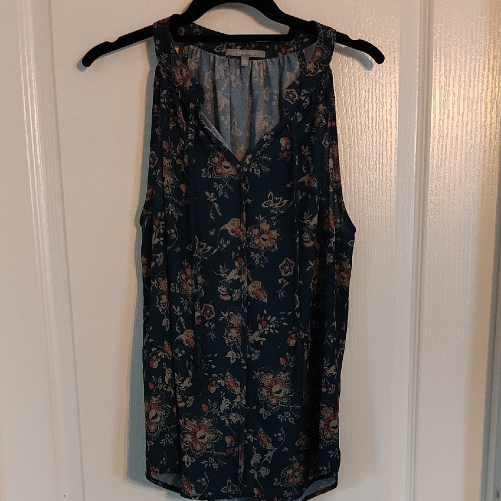 Chic Navy Floral Tank Top